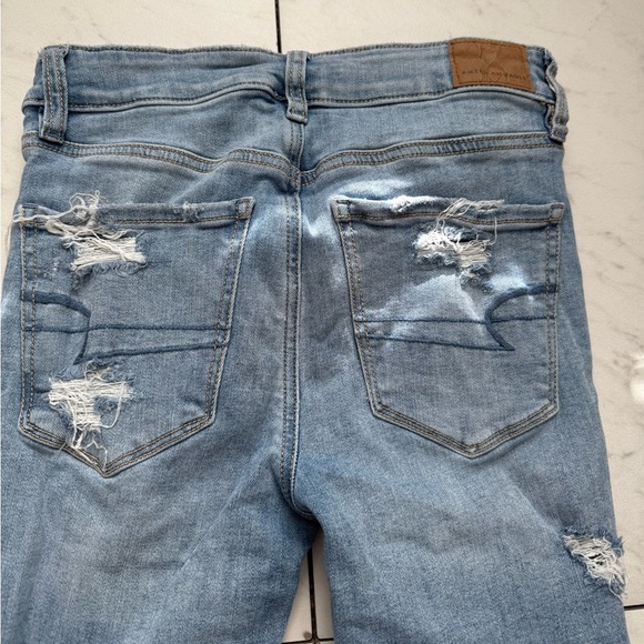 AMERICAN EAGLE Light wash ripped high rise cropped jeggings; size 2 Short - Picture 6 of 6